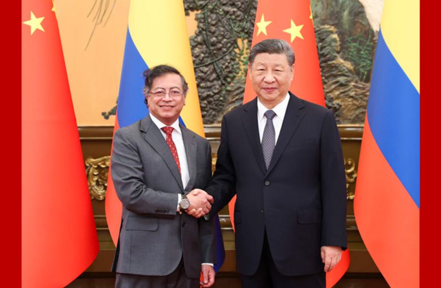 习近平会见哥伦比亚总统佩特罗