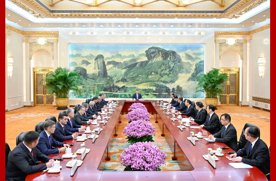 习近平集体会见上海合作组织成员国外长理事会会议外方代表团团长