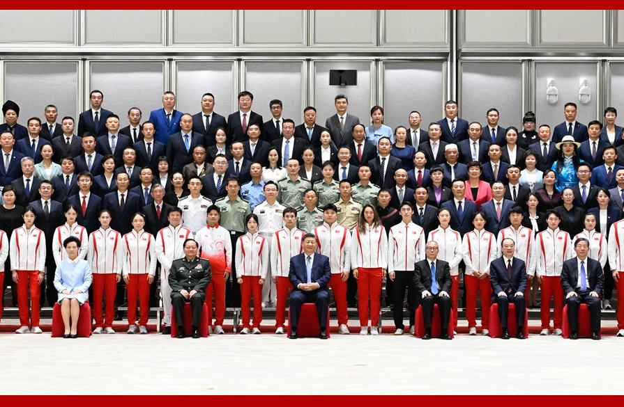 习近平接见全国群众体育先进单位、先进个人等代表