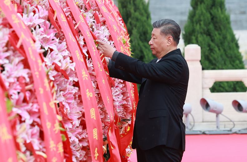 习近平等党和国家领导人出席烈士纪念日向人民英雄敬献花篮仪式