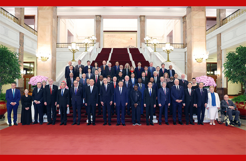 习近平会见出席中国国际友好大会暨中国人民对外友好协会成立70周年纪念活动外方嘉宾