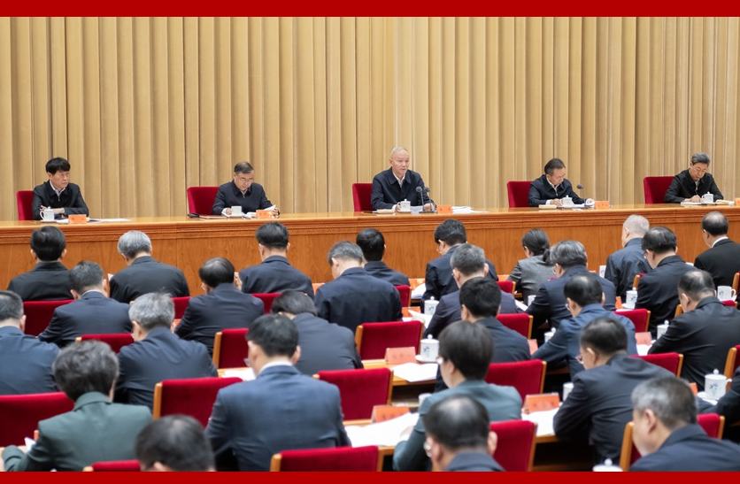 中央社会工作会议11月5日至6日在京召开，会上传达了习近平重要指示。蔡奇出席会议并讲话。