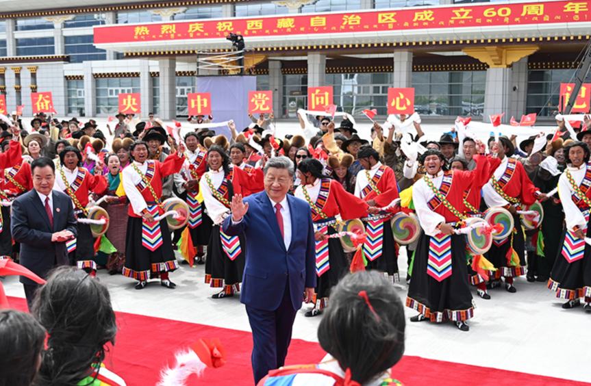 习近平在出席西藏自治区成立60周年庆祝活动后返回北京