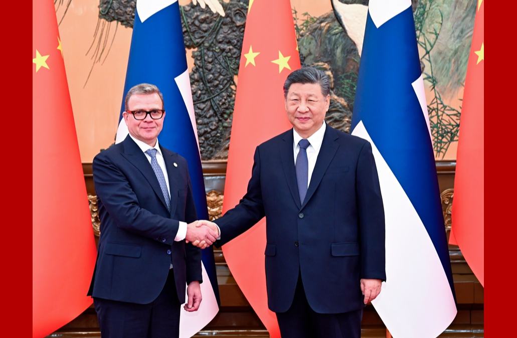 习近平会见芬兰总理奥尔波