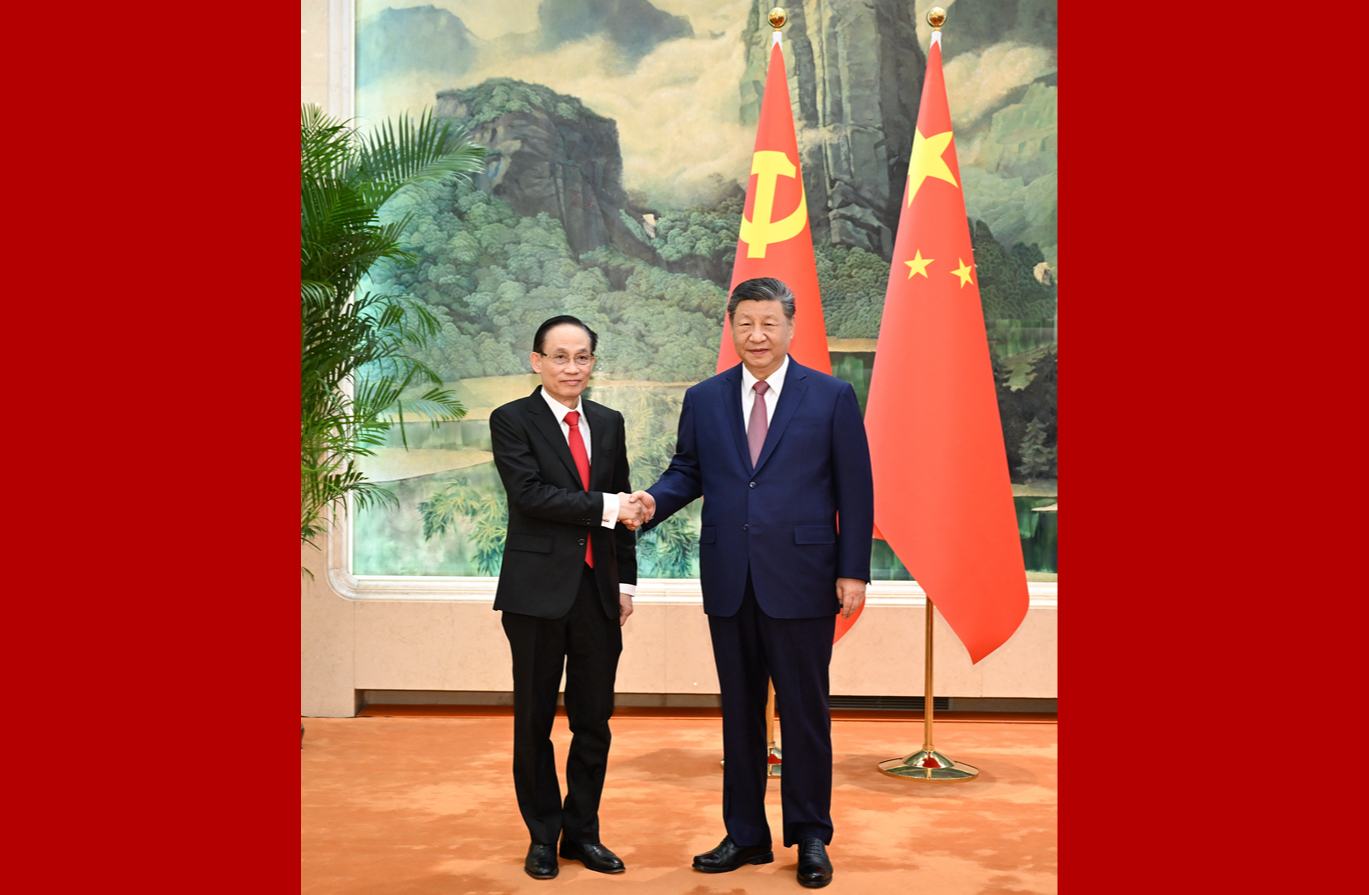 习近平会见越共中央总书记特使黎怀忠