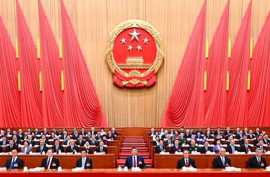 十四届全国人大四次会议在京开幕 习近平等在主席台就座