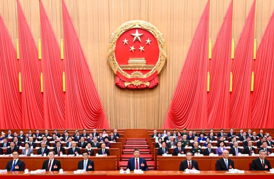 十四届全国人大四次会议在京开幕 习近平等在主席台就座