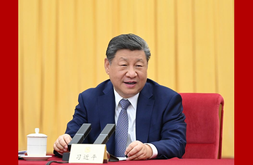 习近平看望全国政协委员