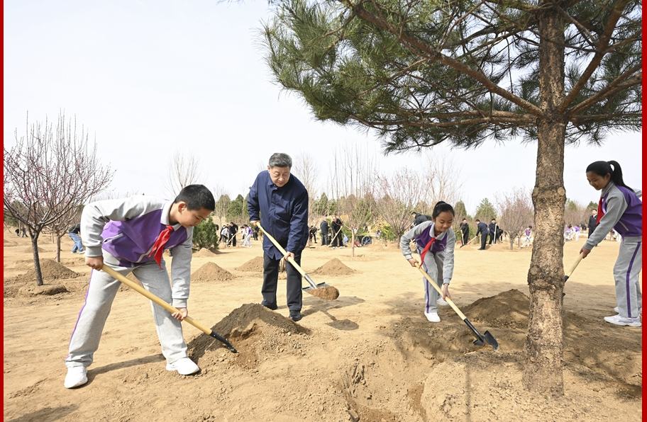 党和国家领导人参加首都义务植树活动