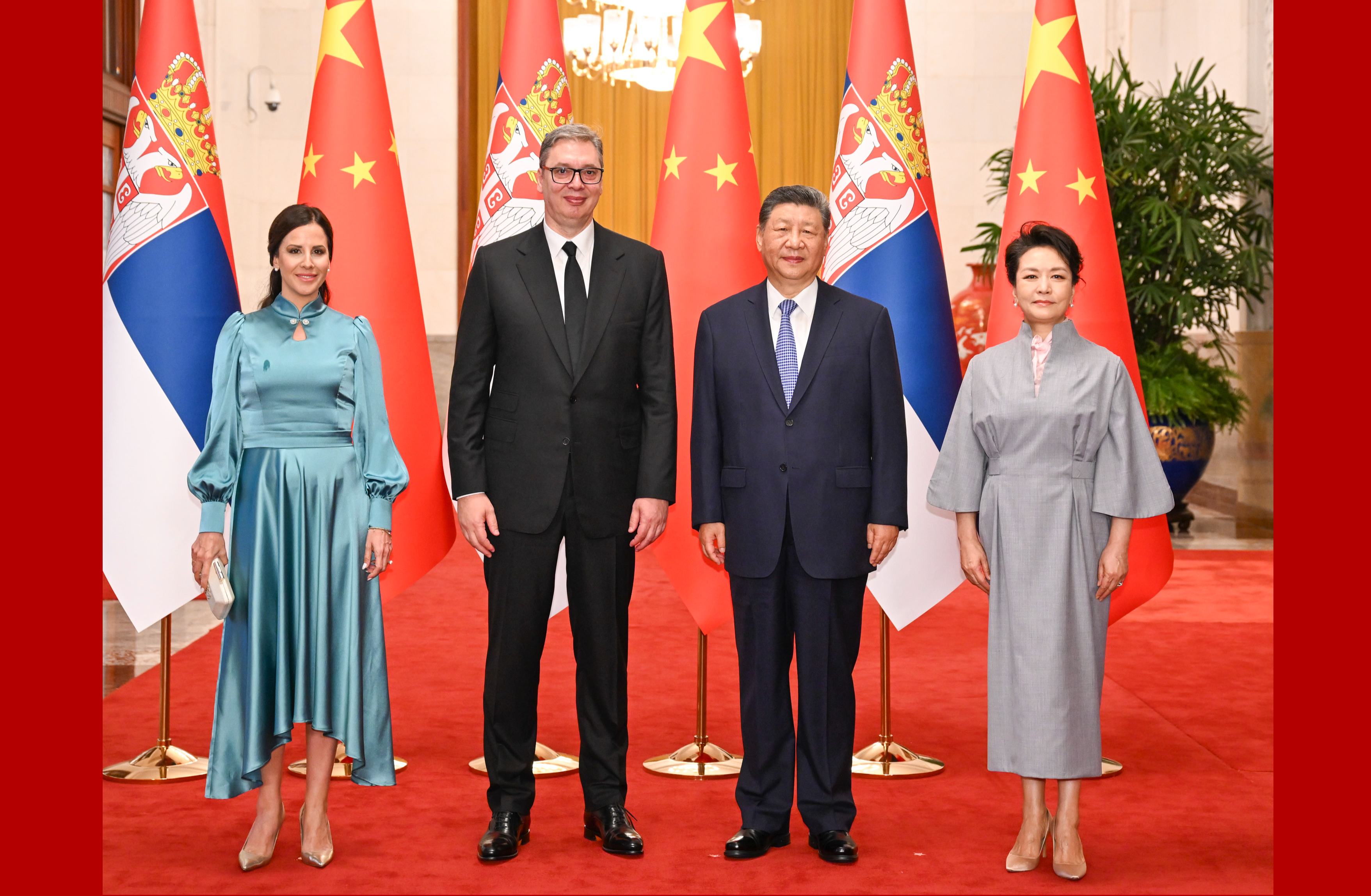 习近平同塞尔维亚总统武契奇会谈