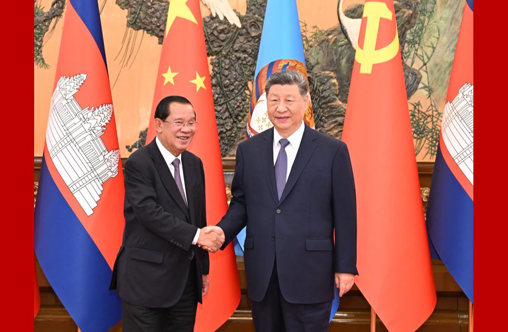 习近平会见柬埔寨人民党主席、参议院主席洪森