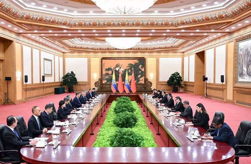 习近平同厄瓜多尔总统诺沃亚会谈