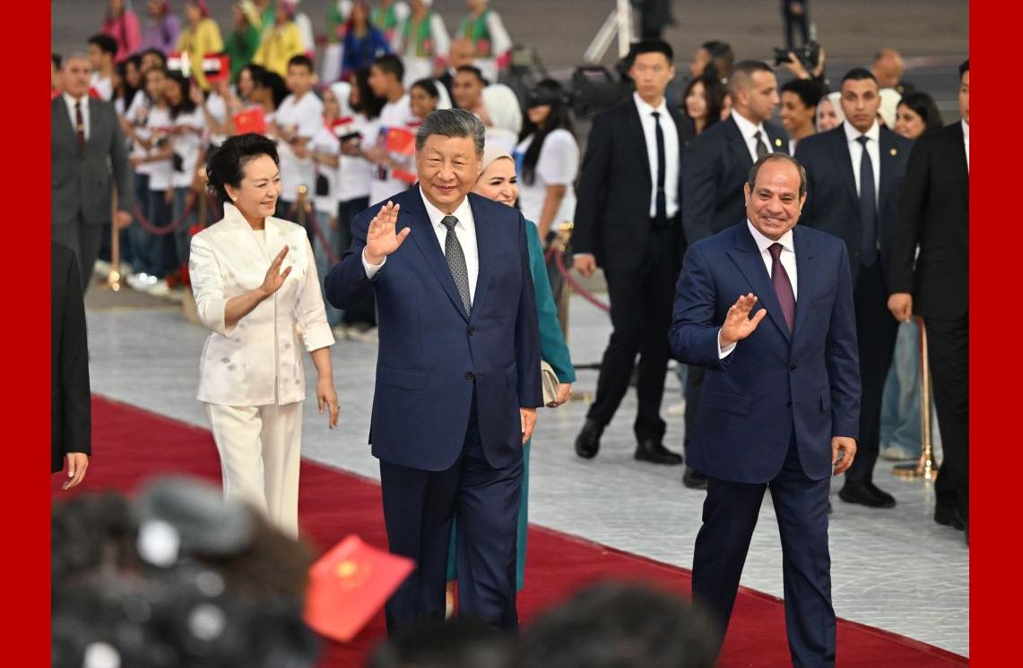 习近平抵达开罗对埃及进行国事访问