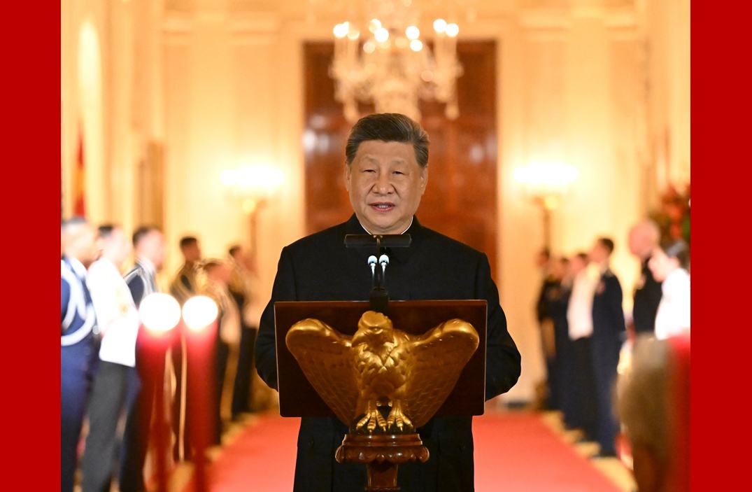 习近平和彭丽媛出席特朗普总统夫妇举行的欢迎国宴