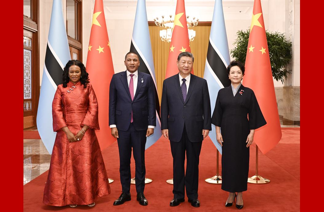 习近平同博茨瓦纳总统博科会谈