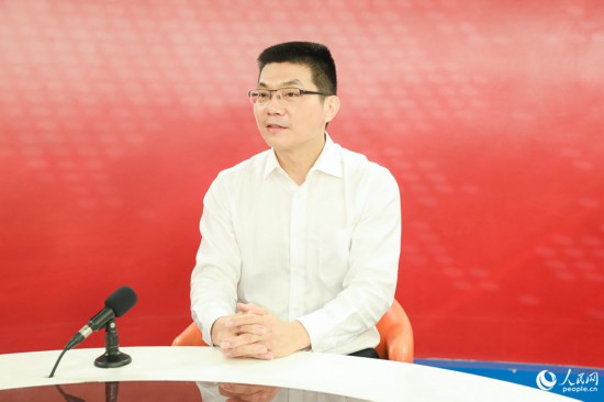 做客人民网福建演播室。人民网 陈永整摄